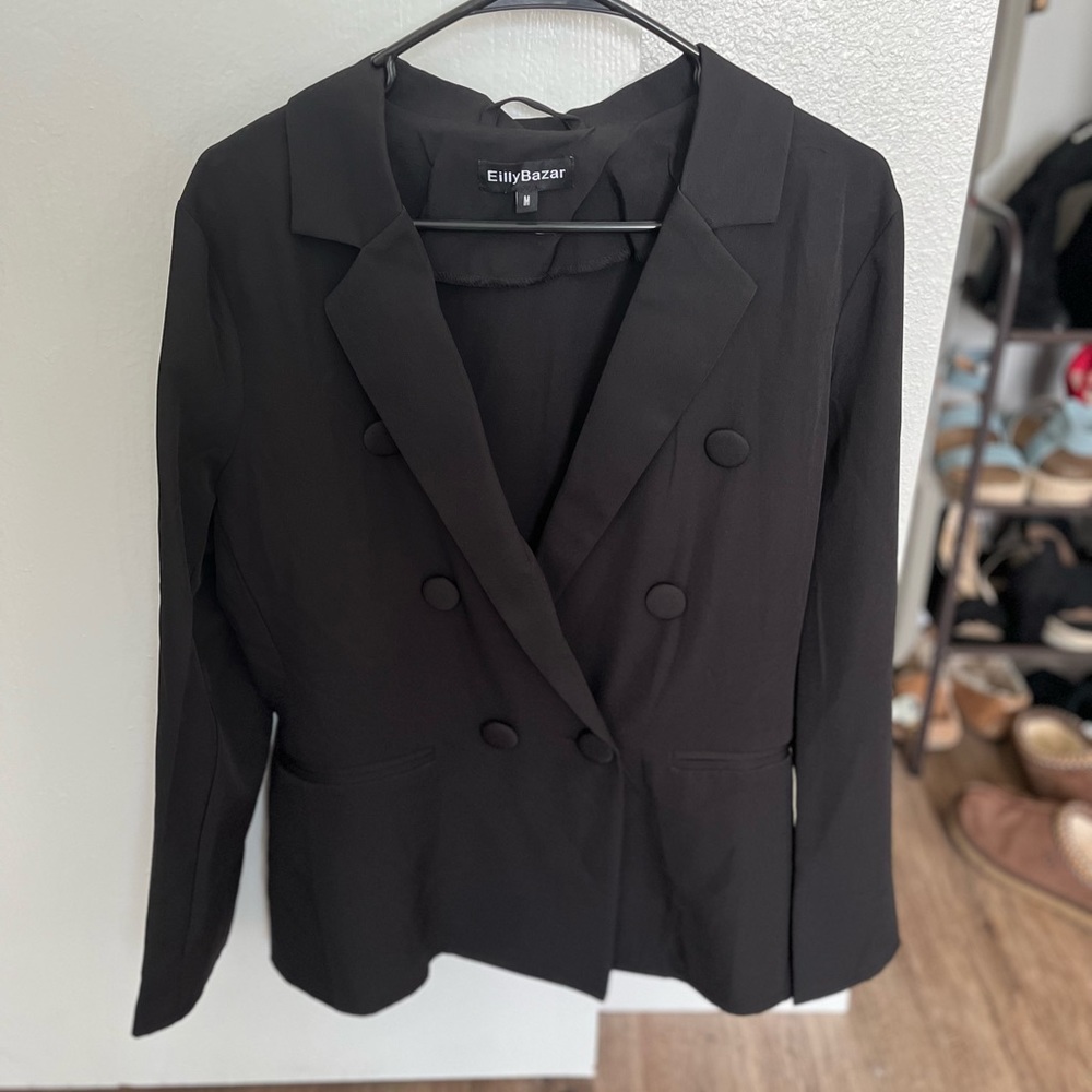 Cute Black blazer!